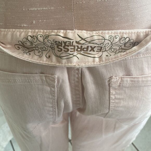 Express. Baby pink jean leggings with gold accent buttons. Woman’s 8. NWOT. - Picture 4 of 5